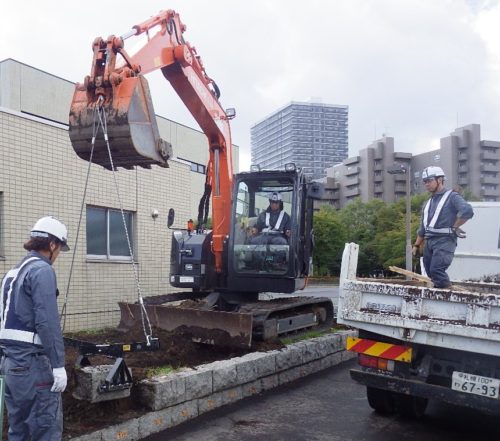 自然石土留の撤去です